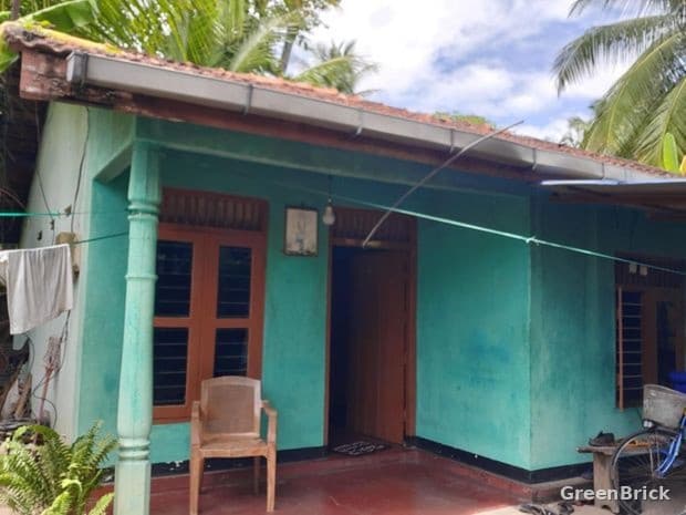 House in Ampara - Periyaneelavanai, Ampara