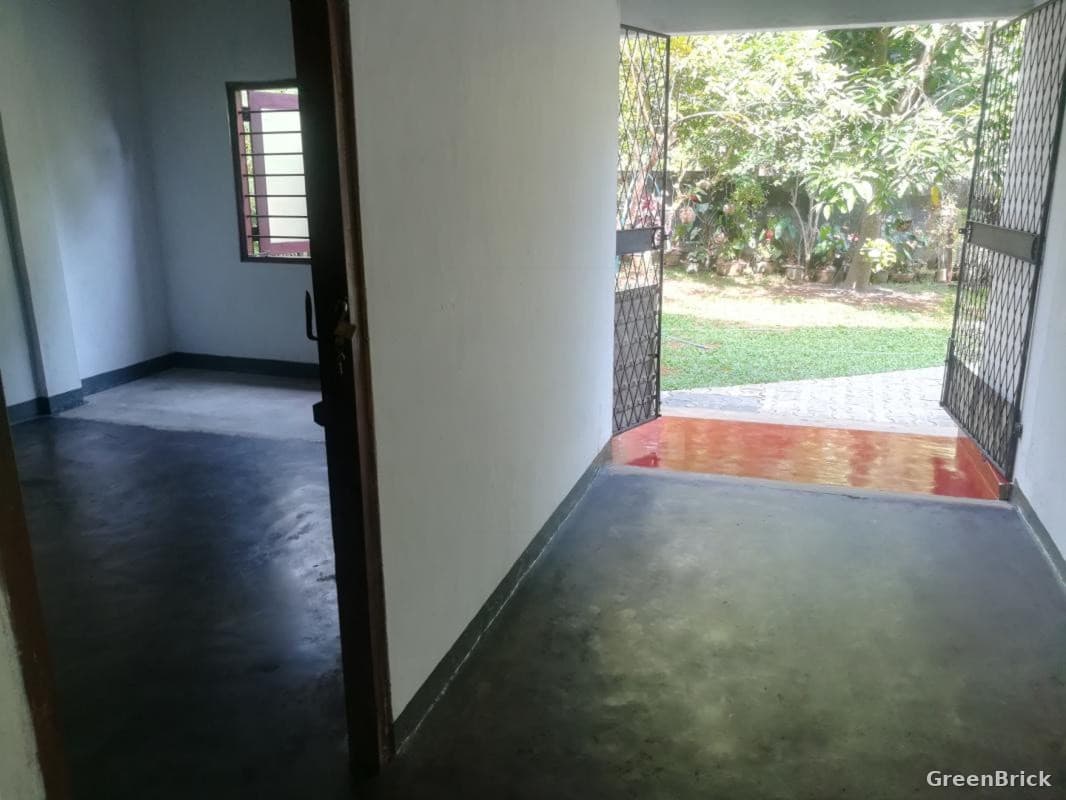House in Gampaha - Nittambuwa, Gampaha